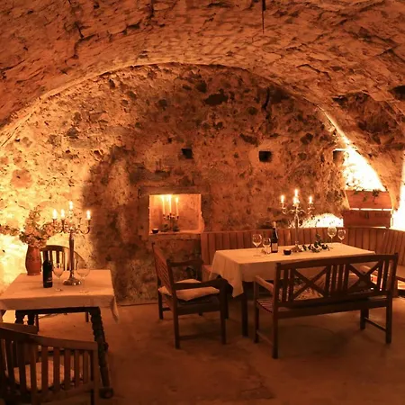 Alte Pfarre Apartmán Gudensberg